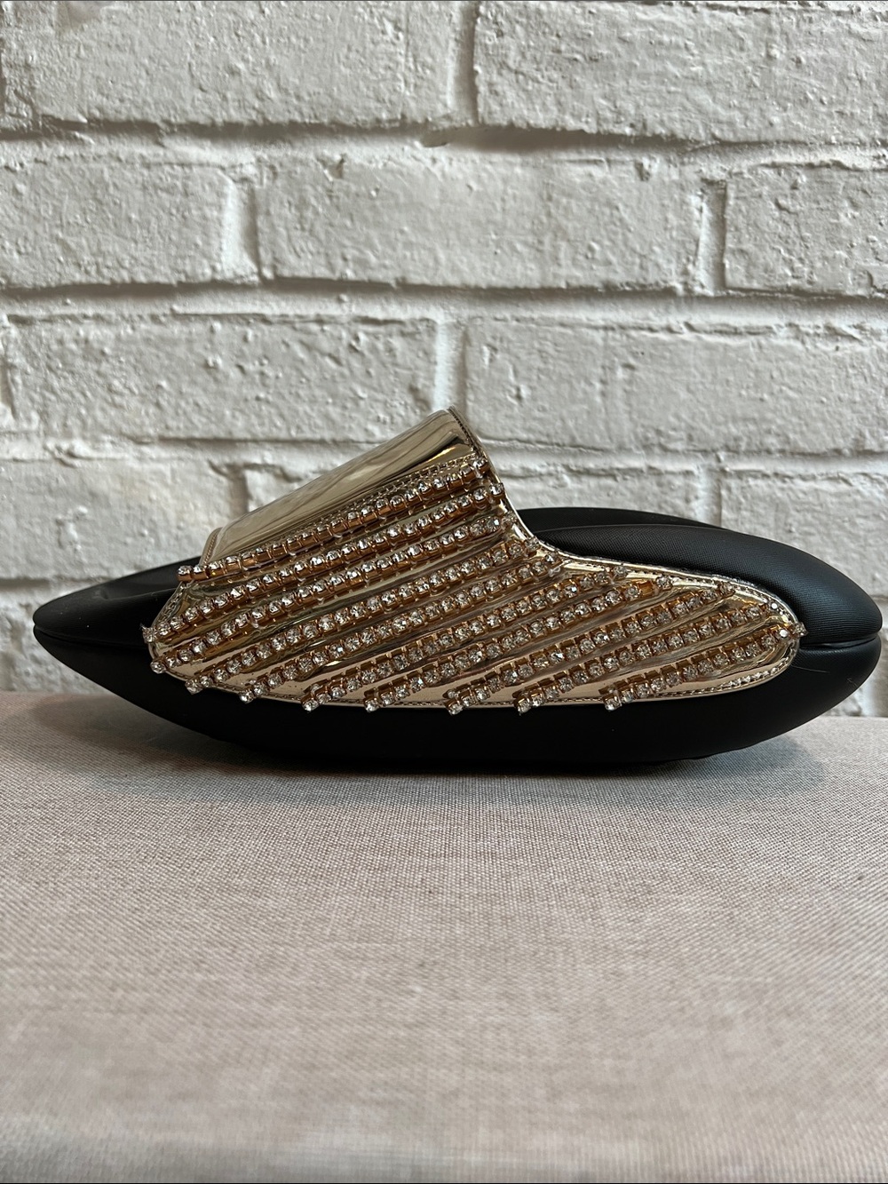 AZALEA WANG BUGGY SLIDE Black Gold Rhinestone unique curved Flatform Rubber base - Picture 6 of 16